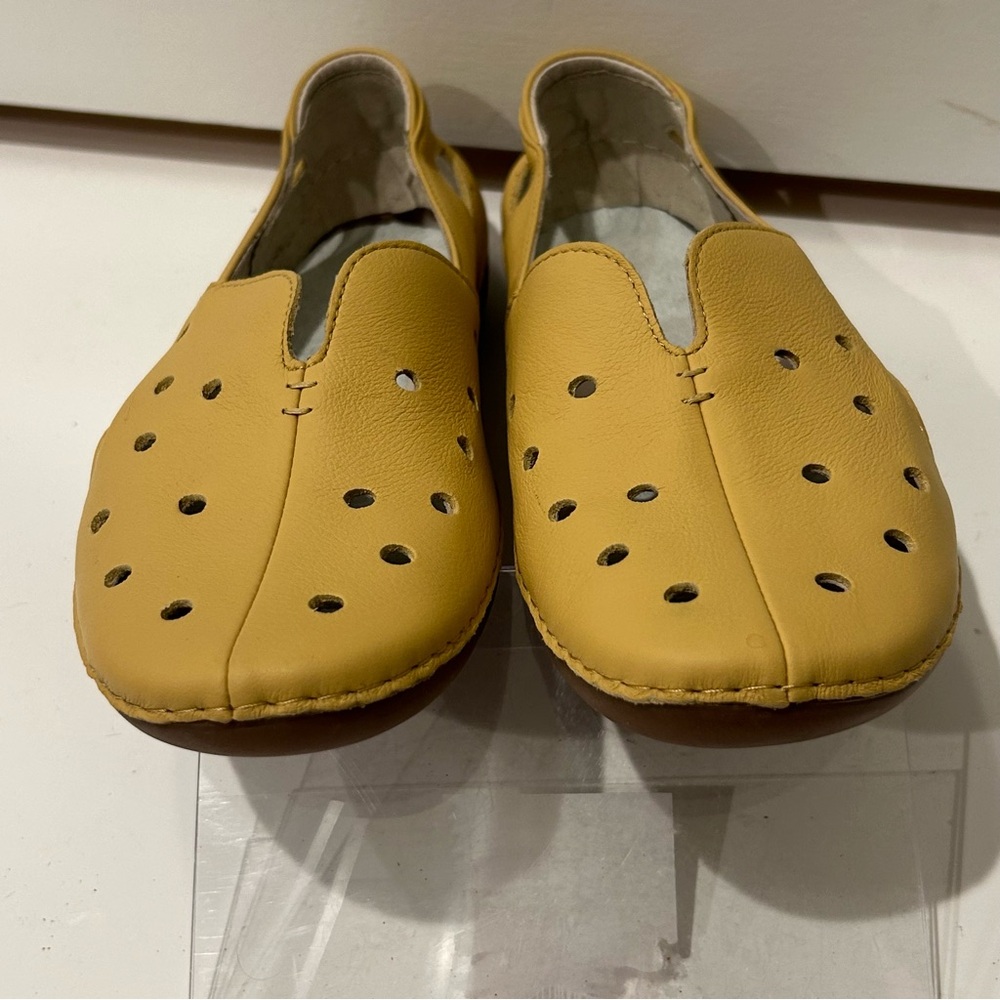 Propet Shoes - Picture 3 of 10